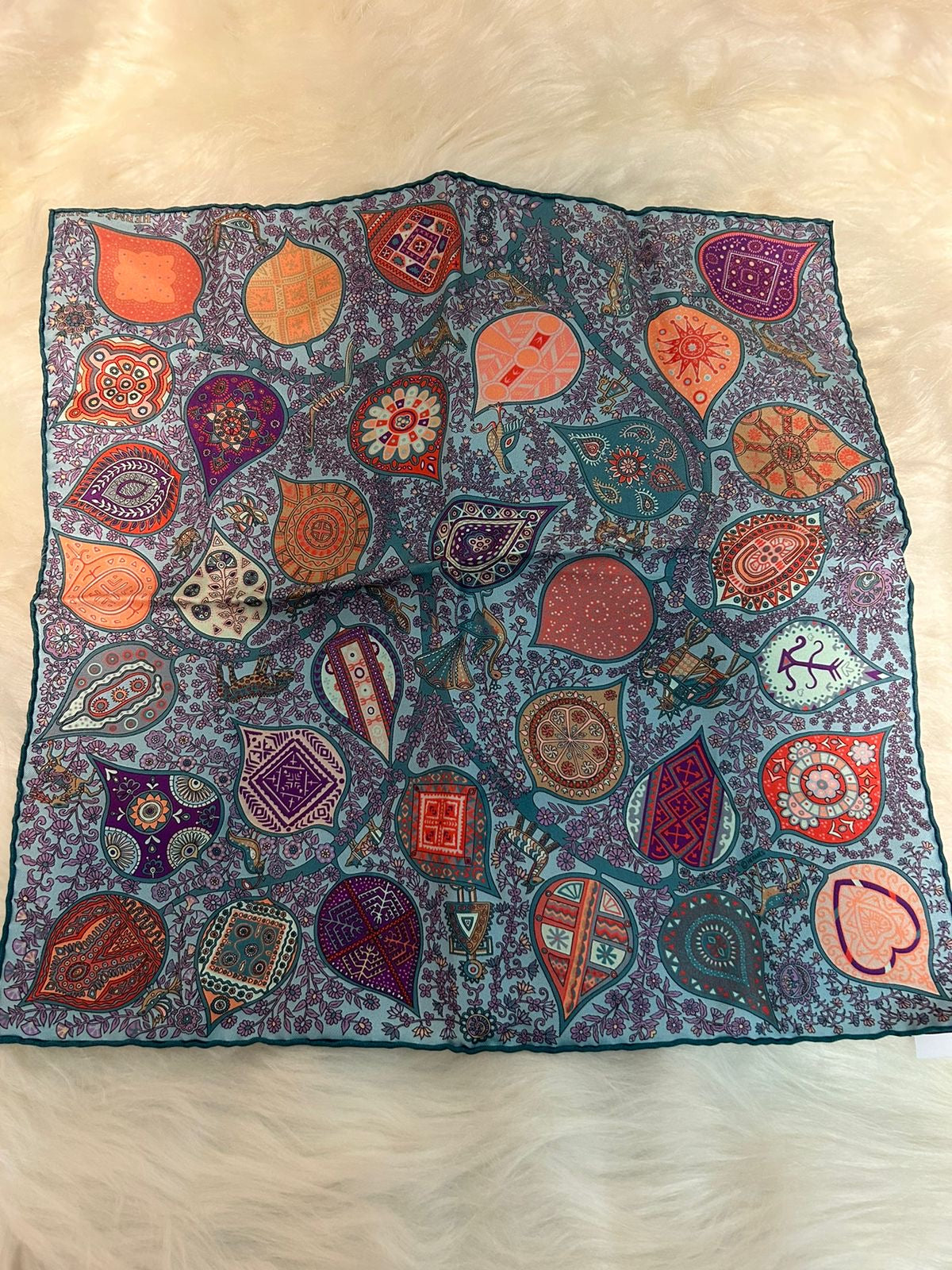 LENÇO HERMES SEDA PURA 40 X 40