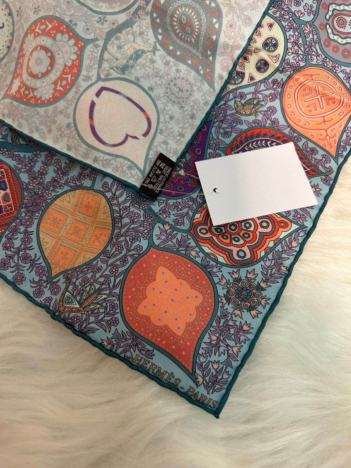 LENÇO HERMES SEDA PURA 40 X 40