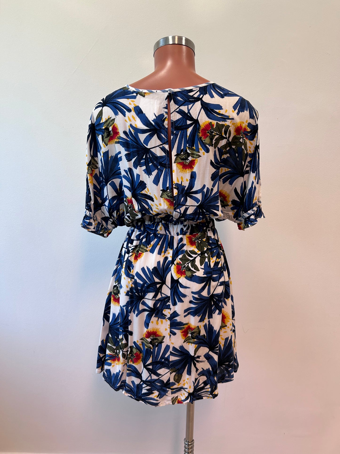 VESTIDO CANTÃO