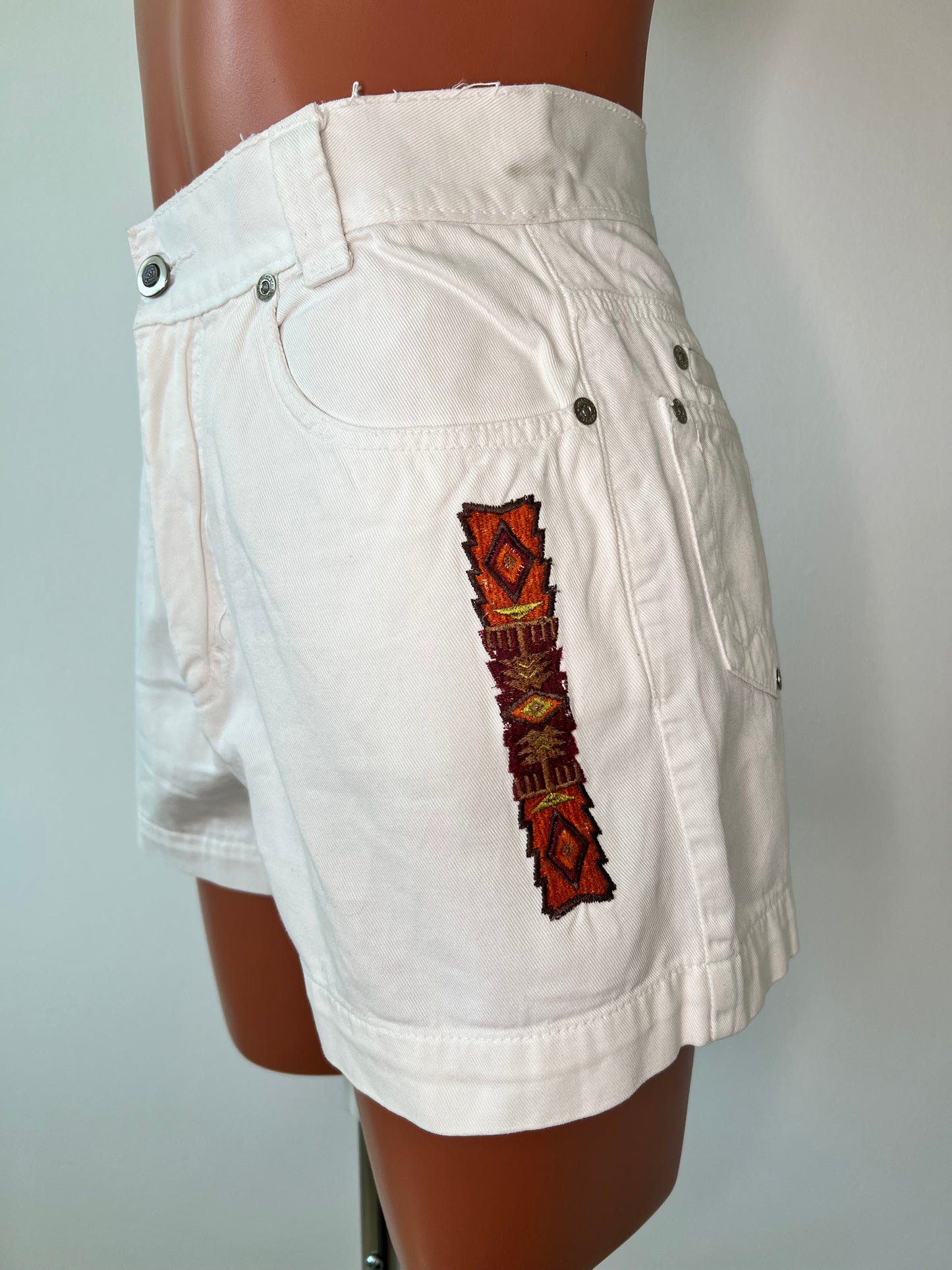 SHORT FABRICATO