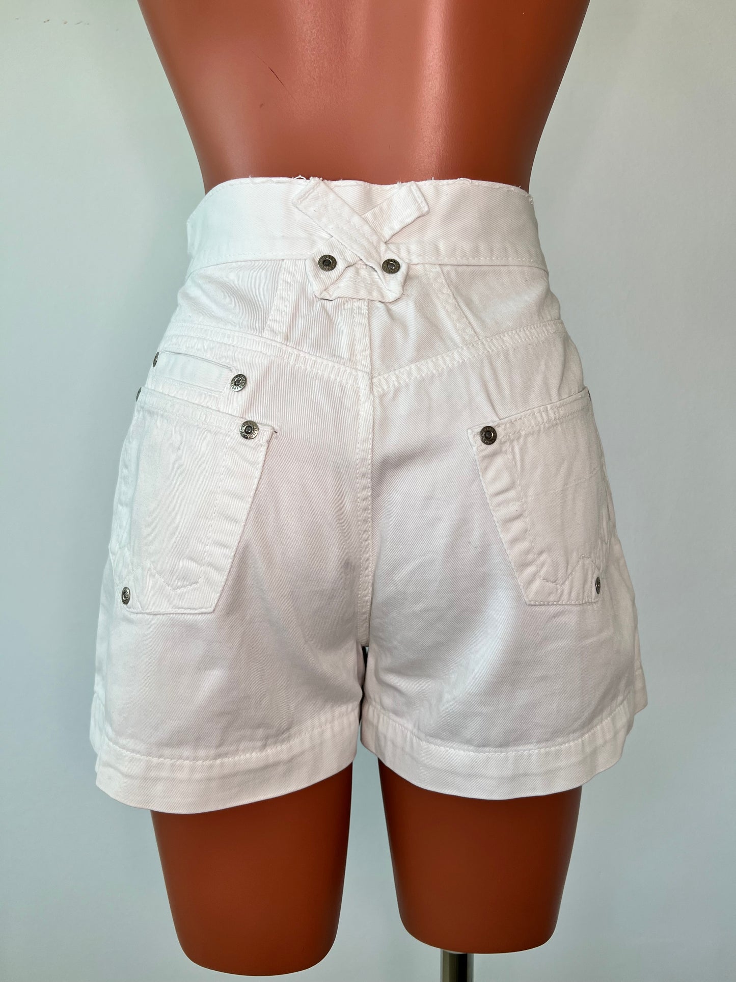 SHORT FABRICATO