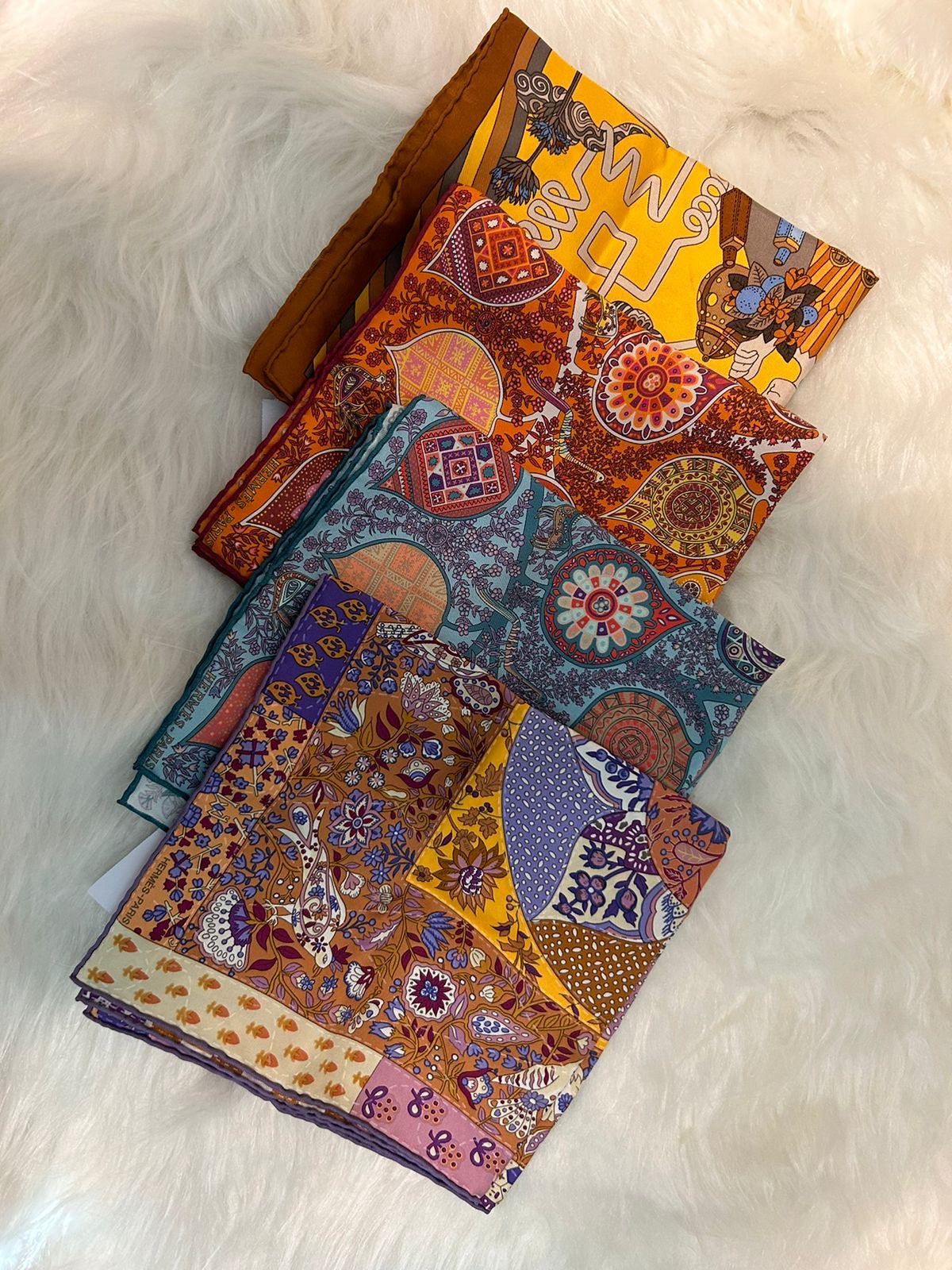 LENÇO HERMES SEDA PURA 40 X 40